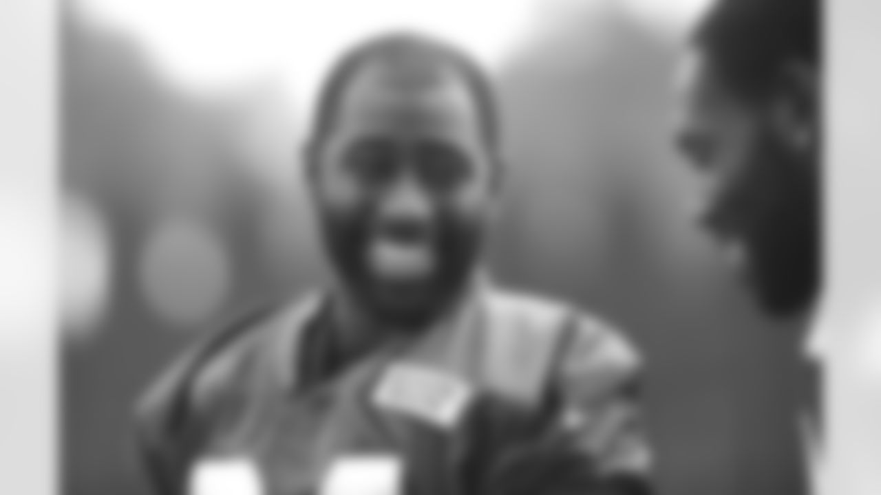 CB Darrelle Revis