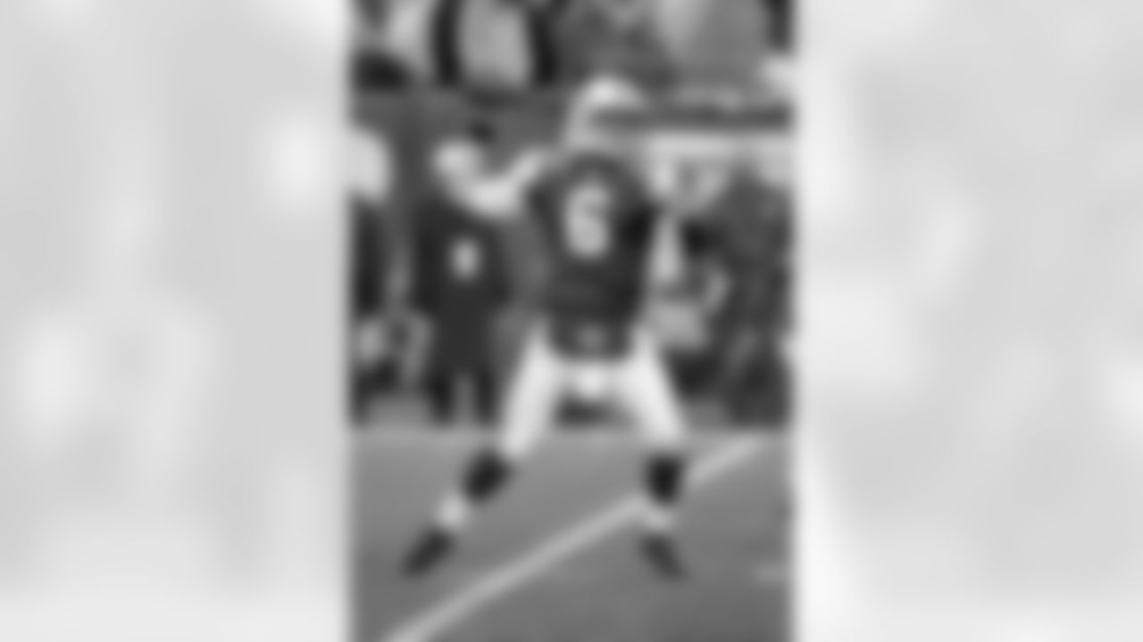 2011 Regular Season Week 16 Jets vs. Giants Game Photos