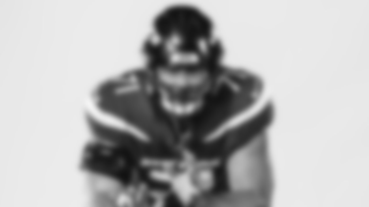 OL Alex Lewis