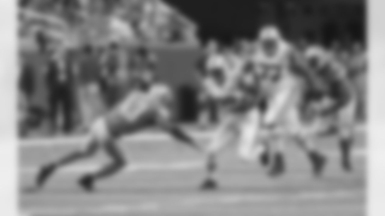 Chris Hope had no hope of tackling RB Bilal Powell on this play. Powell will return next year for his fourth season in Green & White.