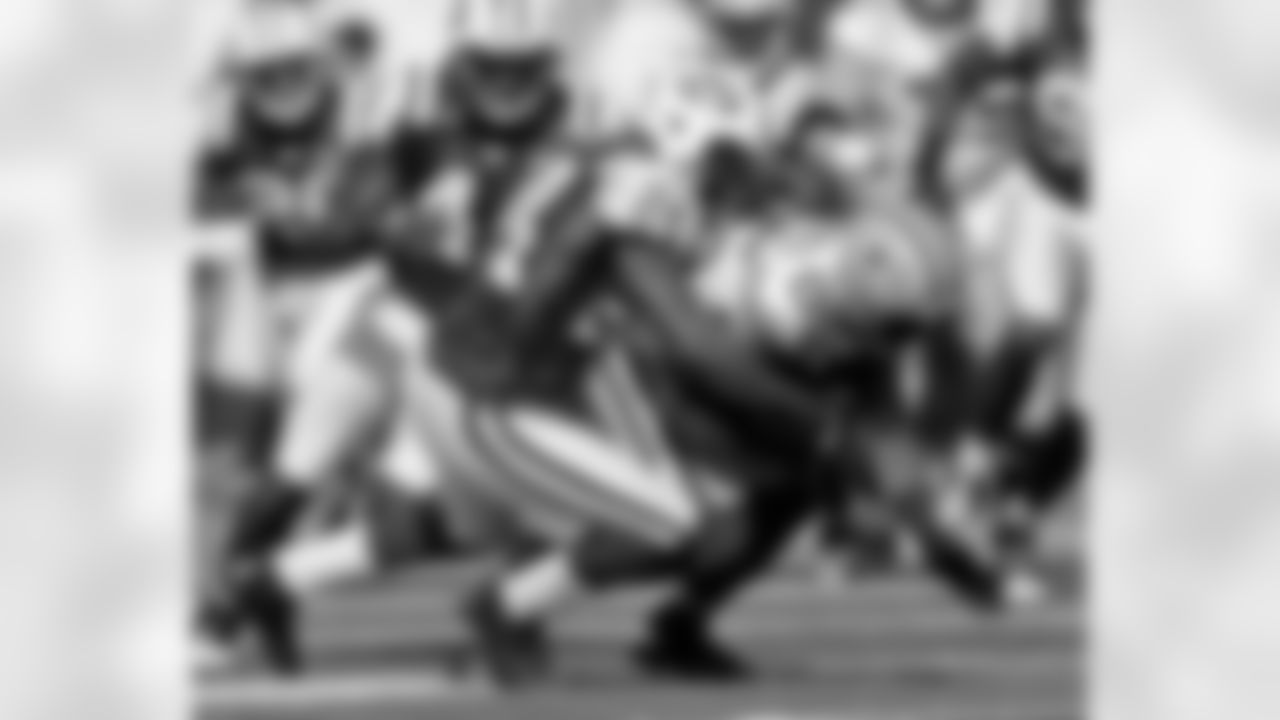 Darrelle Revis Photos