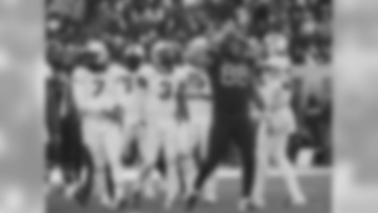 TE Trevon Wesco (West Virginia)