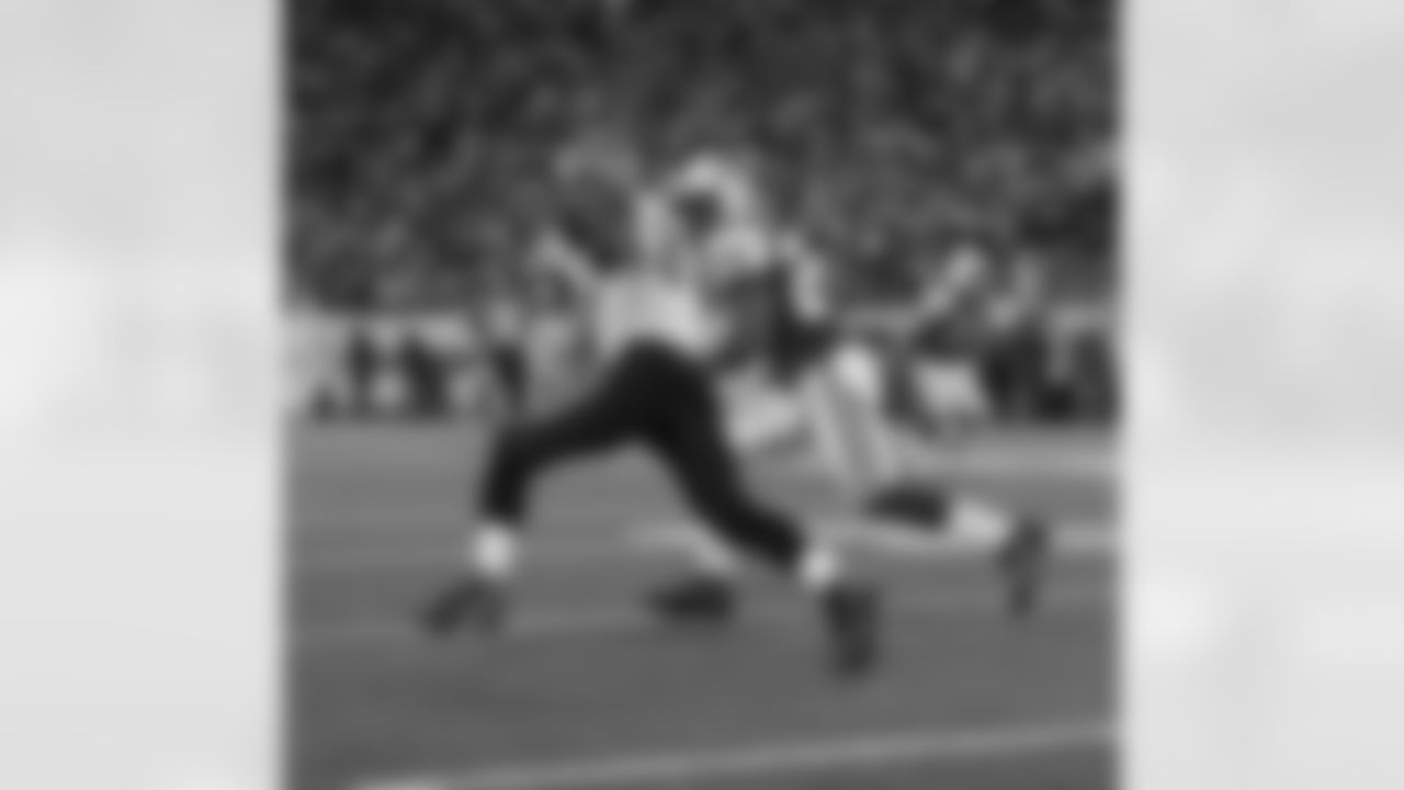 Darrelle Revis Photos
