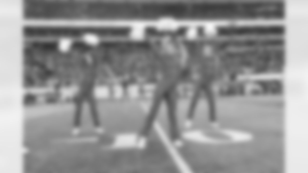 New York Jets Flight Crew: Jets vs Patriots
