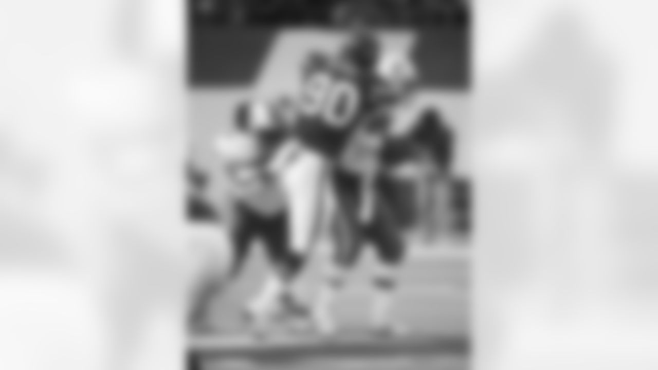 DL Dennis Byrd, whom our Most Inspirational Player Award is named after, sacks QB Dan Mariono during a 26-14 Jets win at the Meadowlands on 11/1/92.