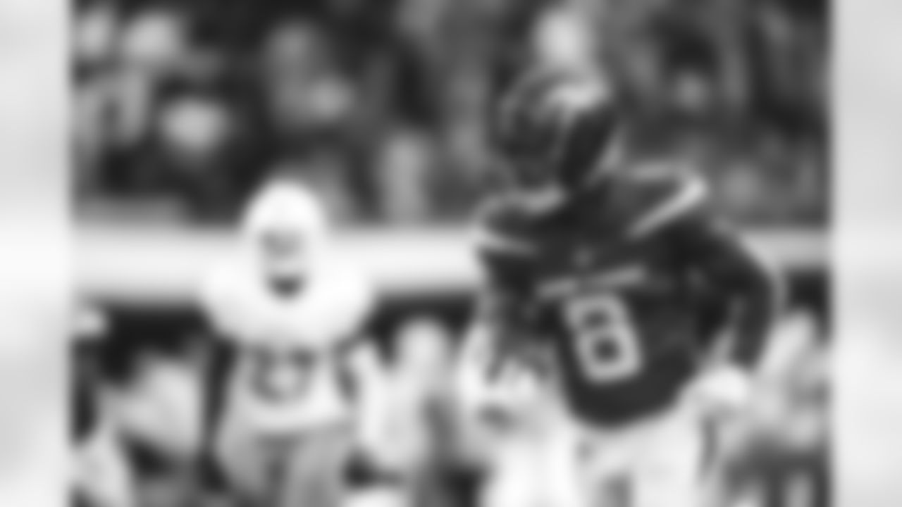 WR Elijah Moore