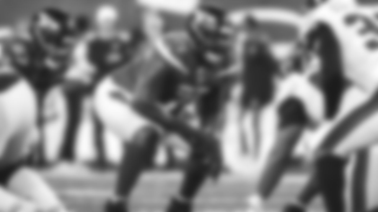 OL Isaiah Williams