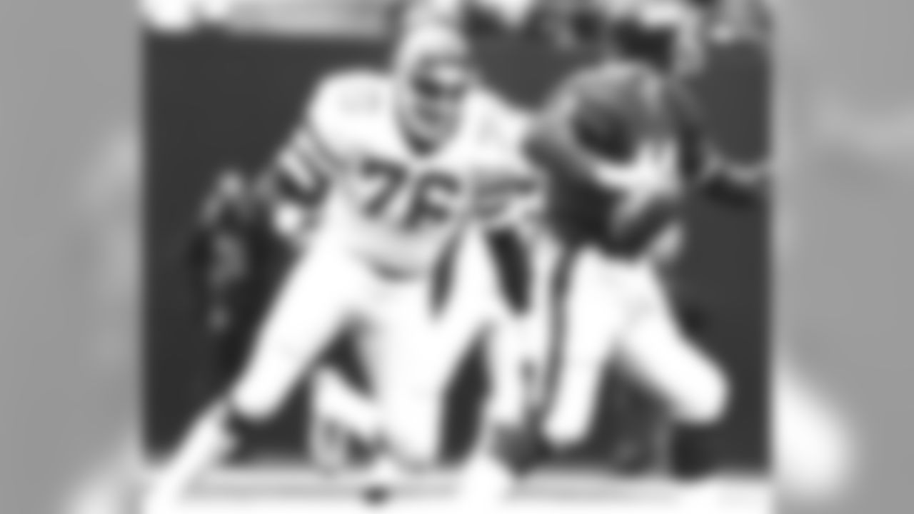 DT Ben Rudolph (76) goes in for the sack of Giants QB Phil Simms (11) in the 26-7 win over the Giants.
