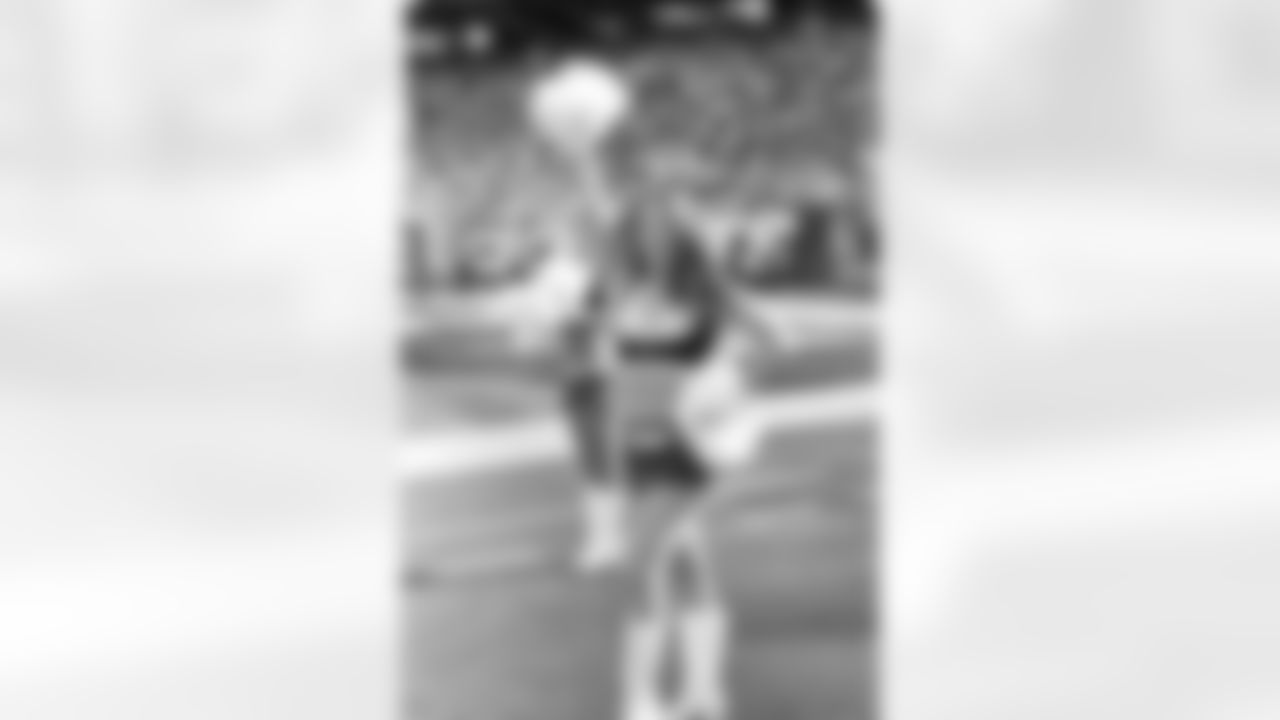 New York Jets Flight Crew: Jets vs Chargers