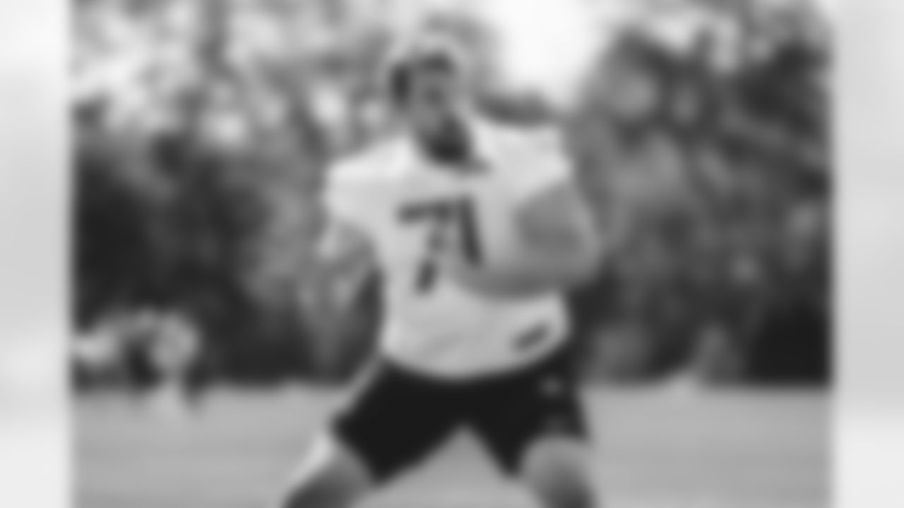 OL Wes Schweitzer