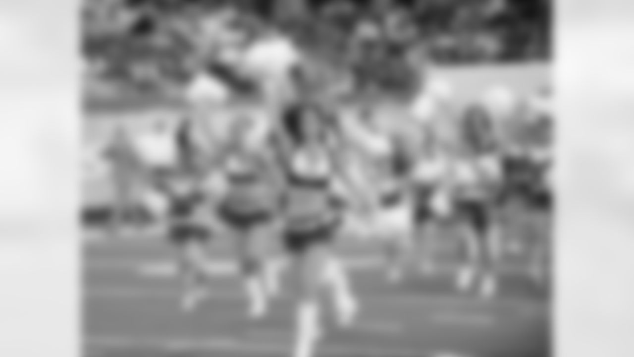 2010 Preseason Week 2 Jets vs Redskins Junior Flight Crew Photos