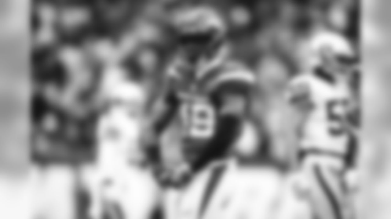 E_SNY3_1072