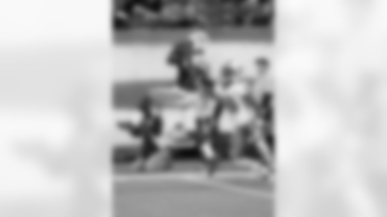 Darrelle Revis Photos