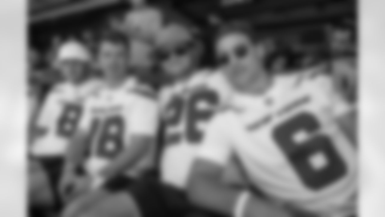 Noah Dobson, Anthony Beauvillier, Oliver Wahlstrom & Ryan Pulock of the New York Islanders