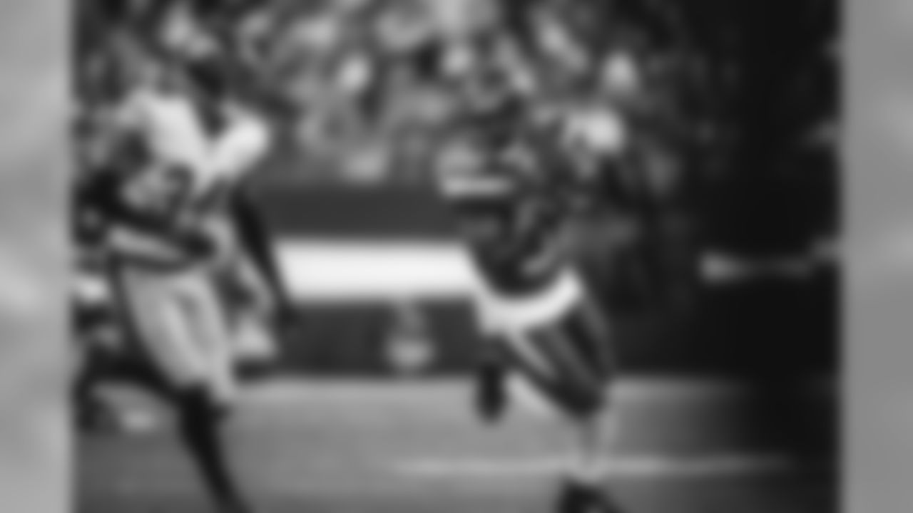 E_SNY_7700