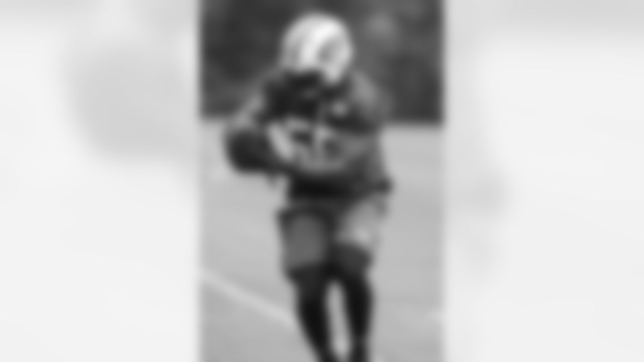 LB - Erin Henderson