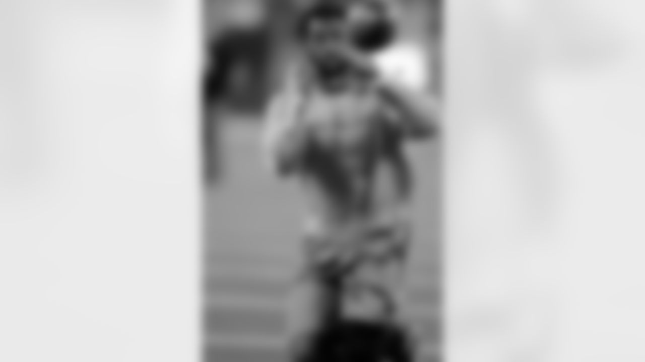 Darrelle Revis Photos