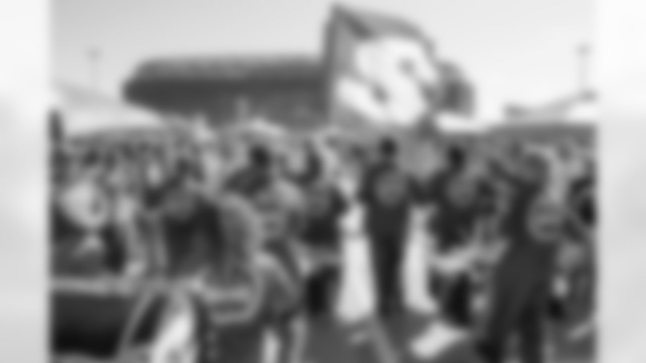 Accompanied by the Aviators Drumline, players made their entrance into the stadium along the Jets Runway, located between Lots F and G beginning at the MetLife Central Gate.