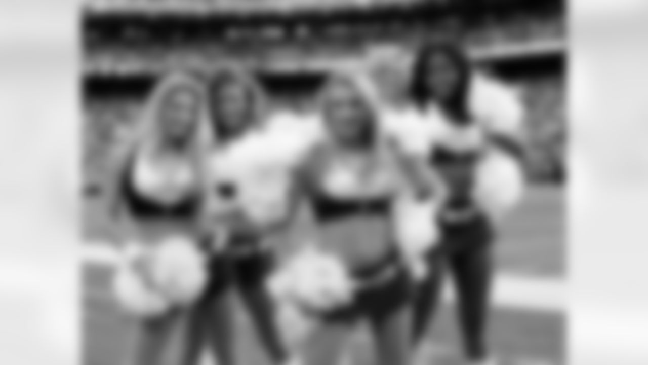 2009 Week 10 Jets vs Jackson Flight Crew Photos