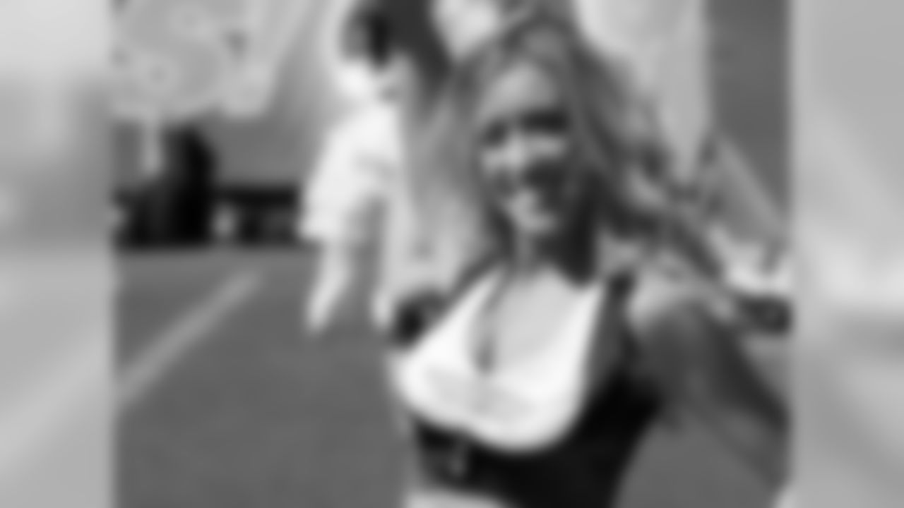 Lauren Z. 2009 Flight Crew Member Photos
