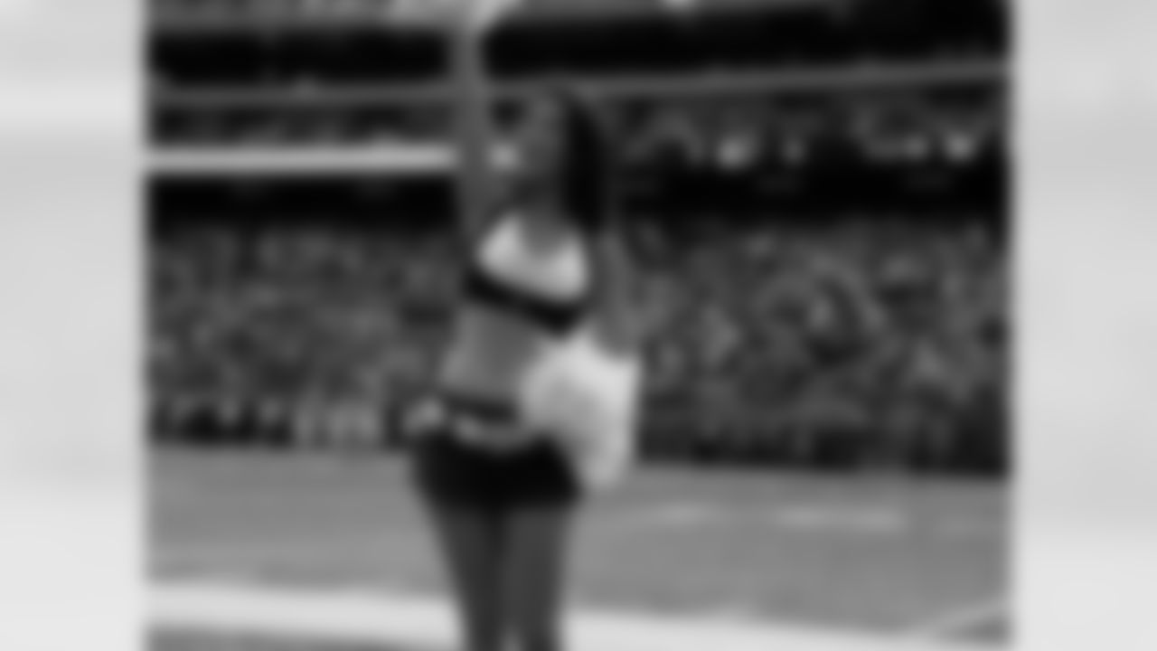 2009 Week 10 Jets vs Jackson Flight Crew Photos