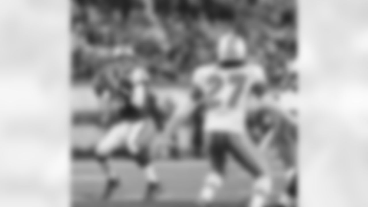 2010 Week 14 Jets vs Dolphins Game Photos