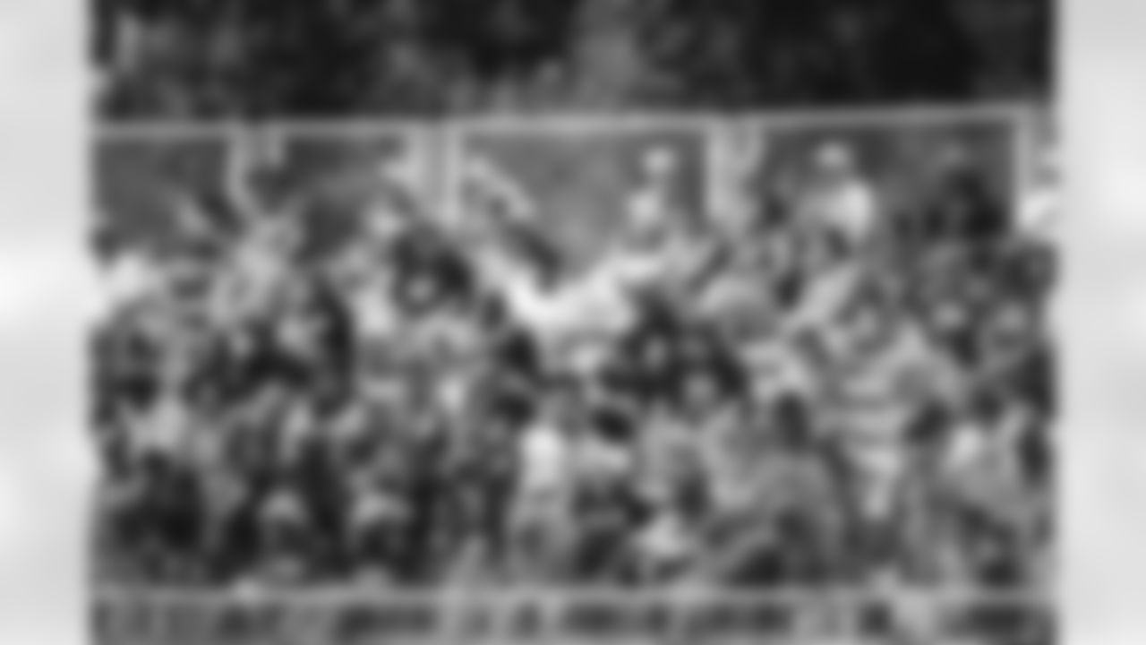E_SNY27141