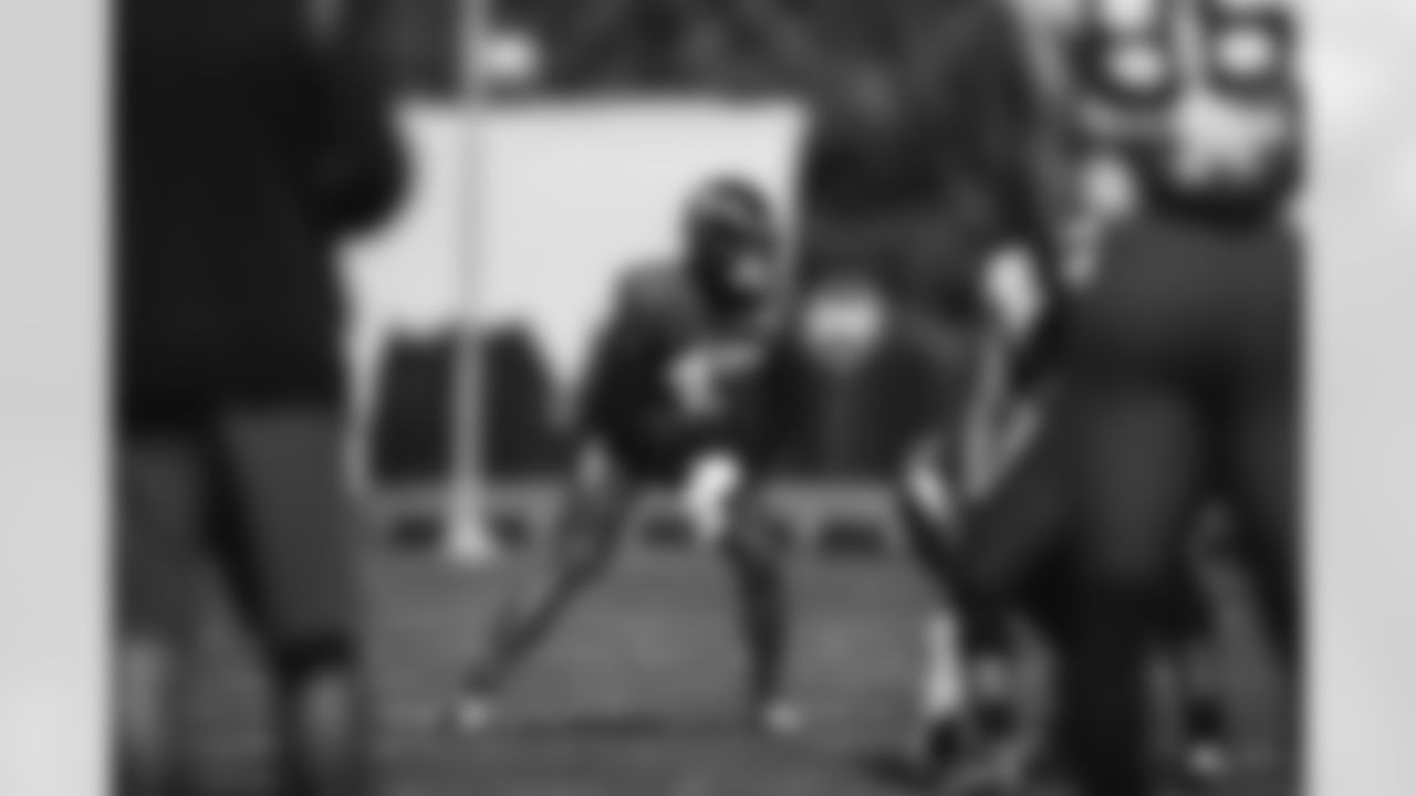 LB Del'Shawn Phillips