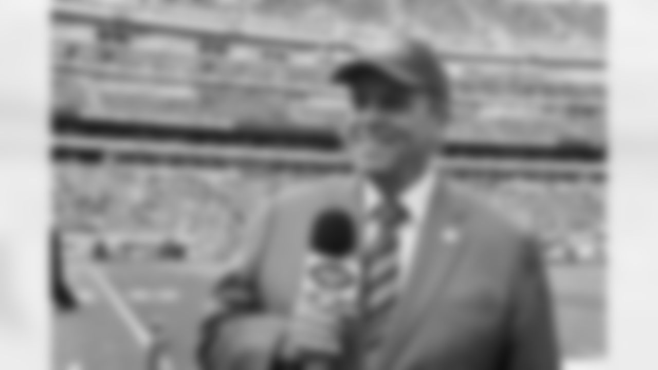 Jets vs Jaguars: Hispanic Heritage Day, Fans, and Celebrities