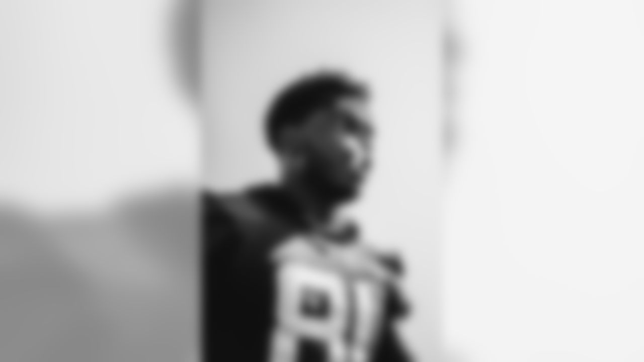E_E_SNY_6085