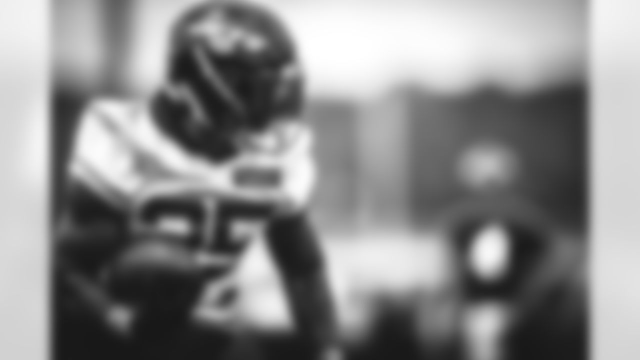 RB Ty Johnson