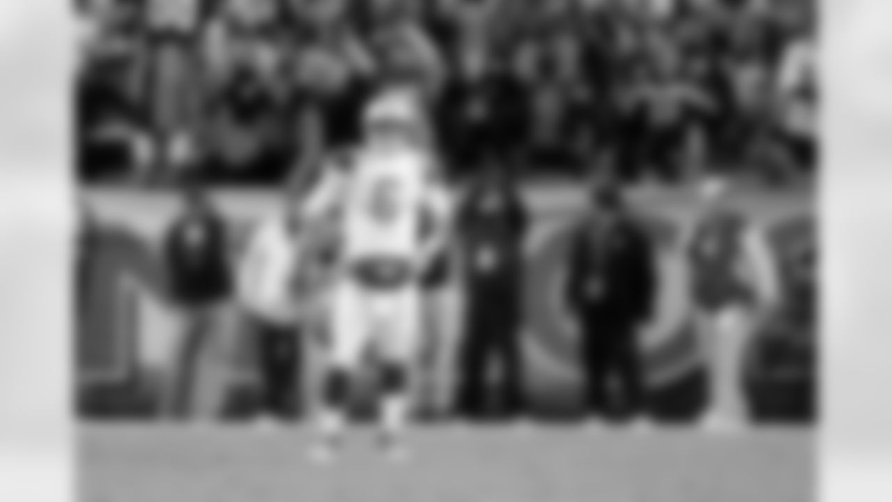 2011 Regular Season Week 11 Jets at Broncos Game Photos