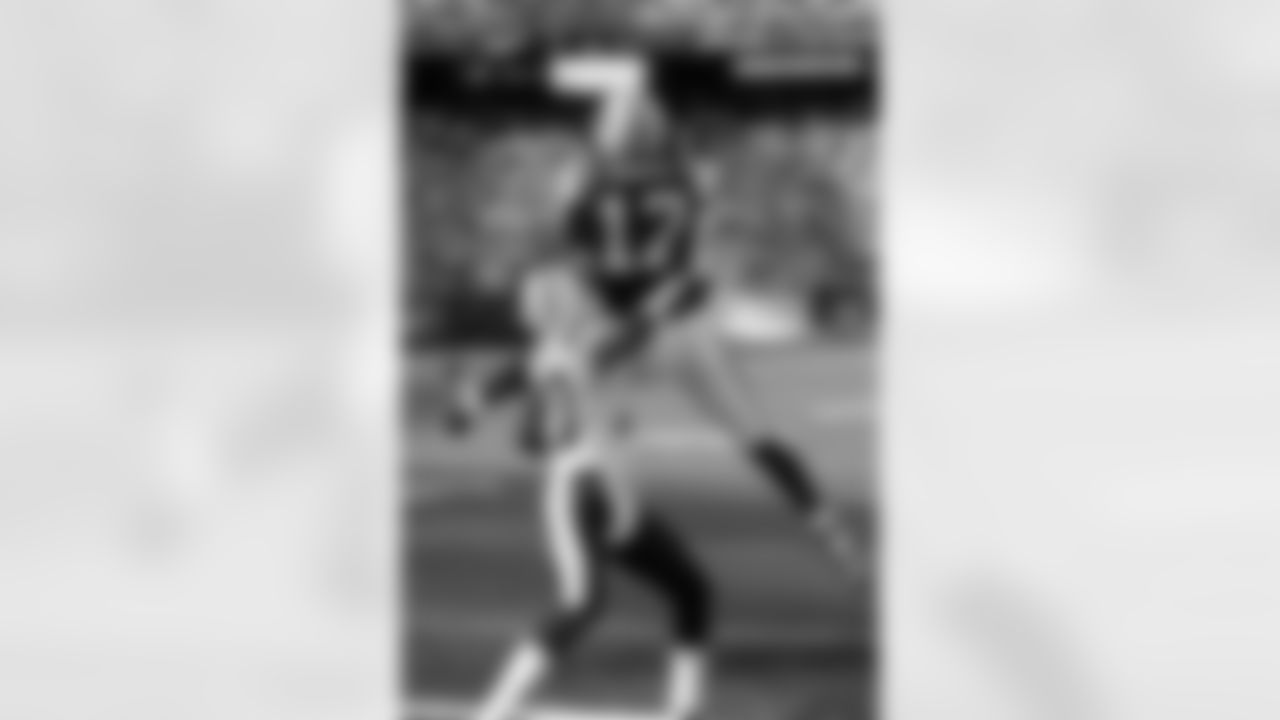 2011 Regular Season Week 7 Jets vs. Chargers Game Photos