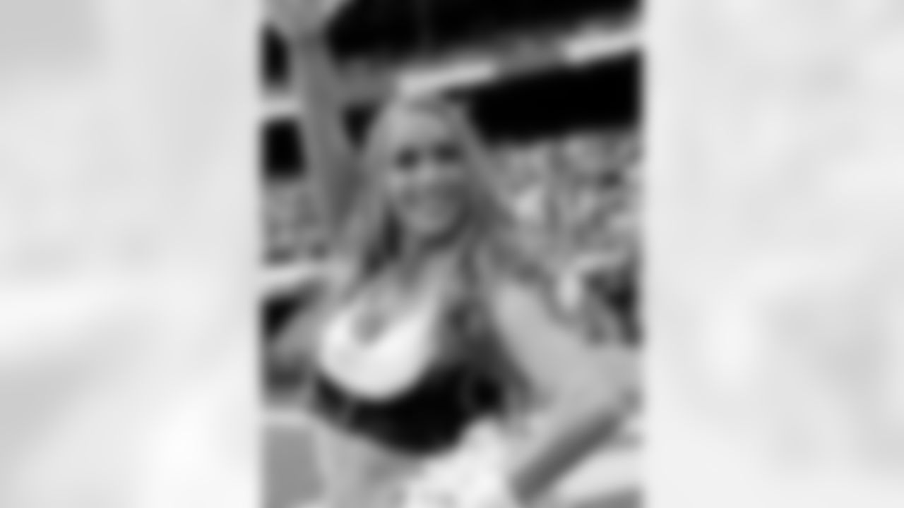 2009 Week 10 Jets vs Jackson Flight Crew Photos