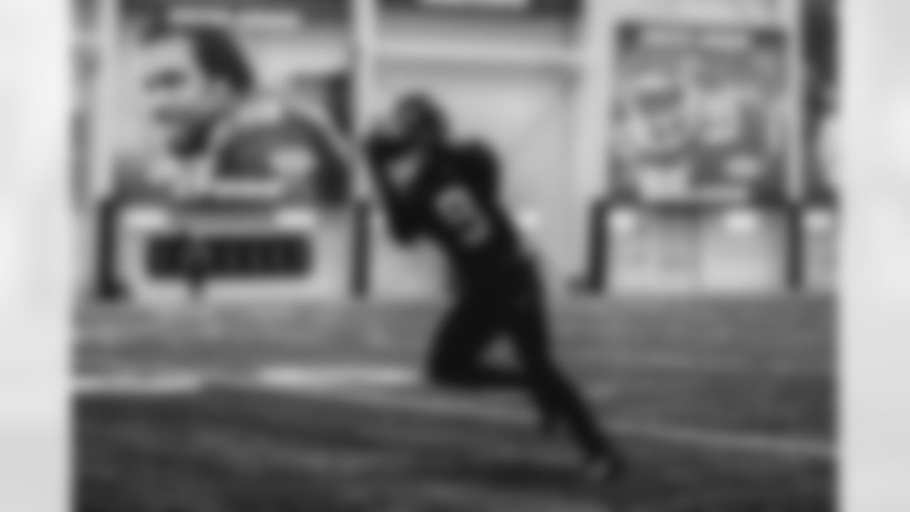 E_SNY_3715