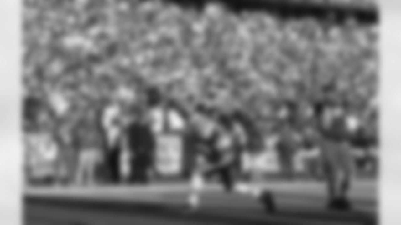 2011 Regular Season Week 9 Jets at Bills Game Photos