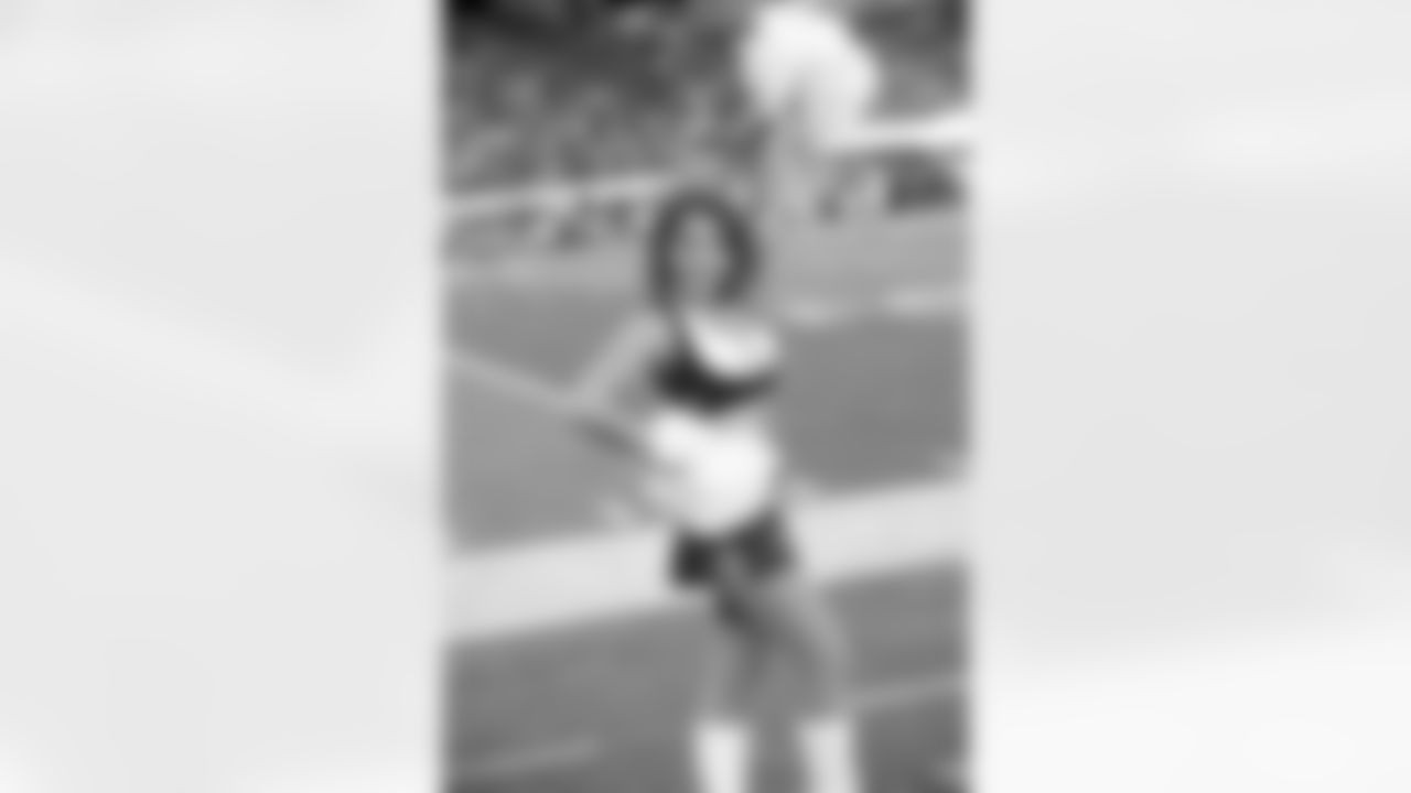 2011 Preseason Week 4 Jets vs Eagles Junior Flight Crew Photos