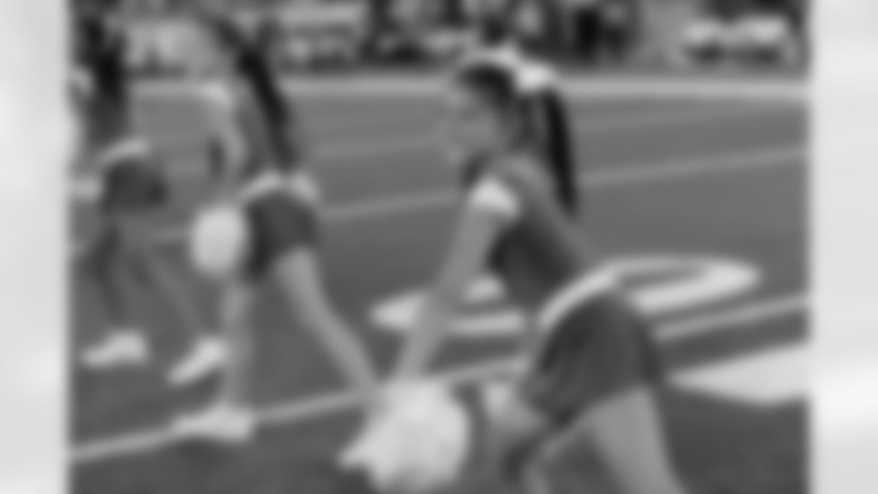 2010 Preseason Week 2 Jets vs Redskins Junior Flight Crew Photos