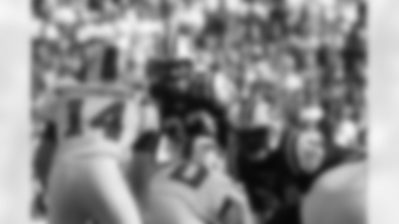 2011 Regular Season Week 9 Jets at Bills Game Photos