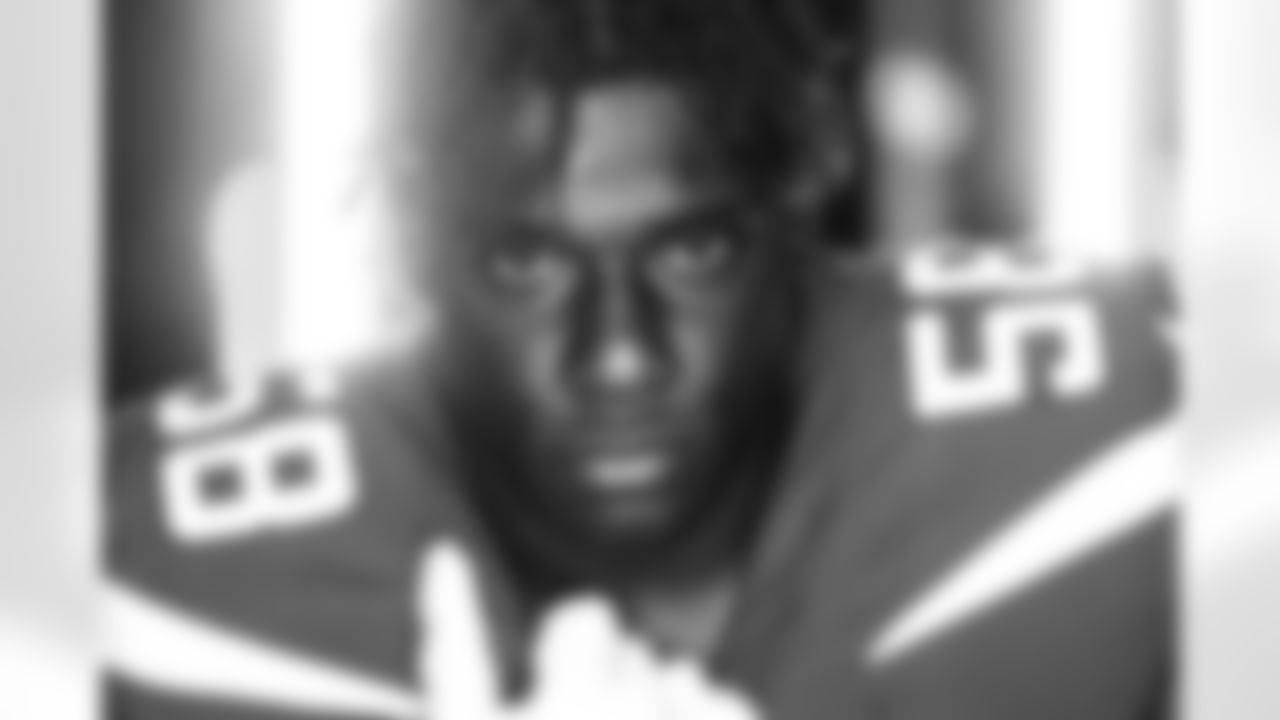 DL Carl Lawson