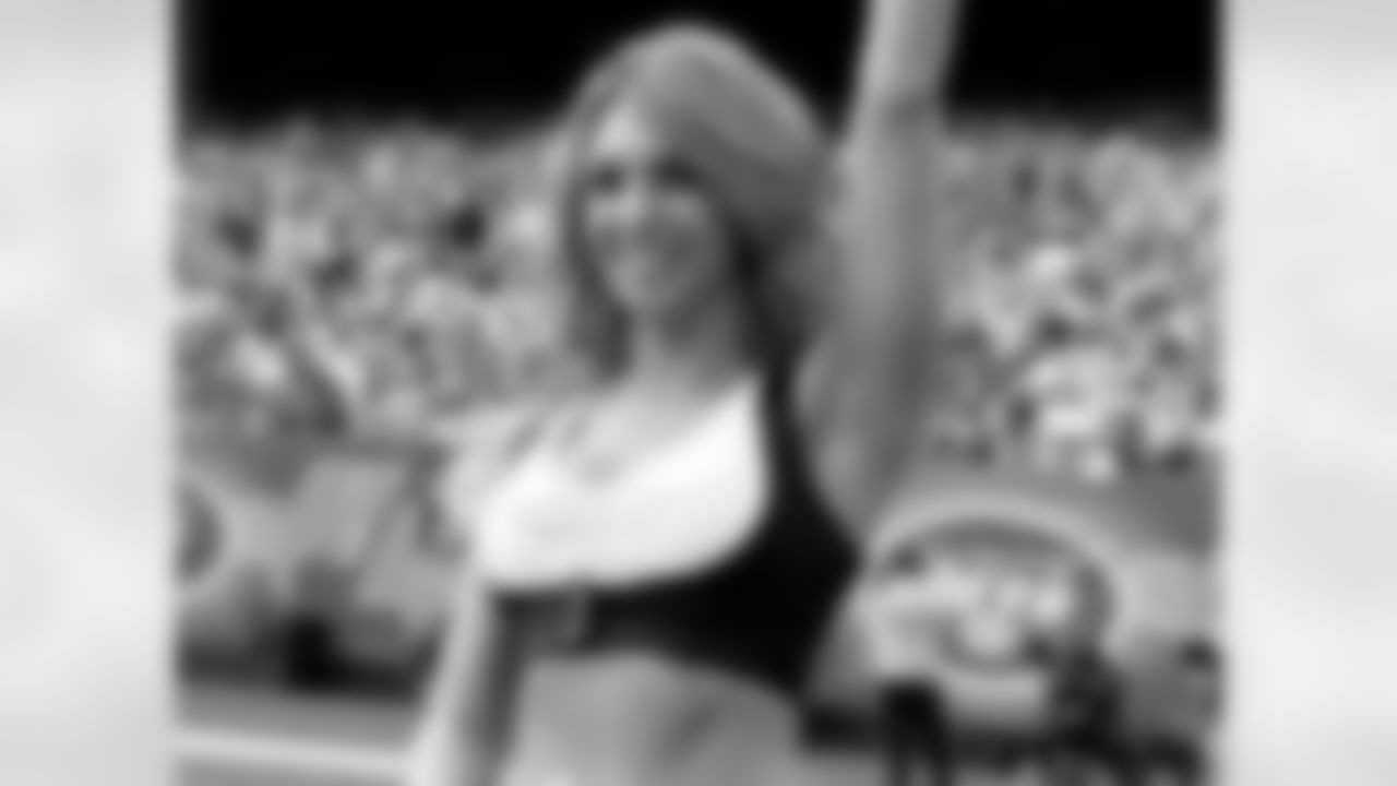 Lauren P. 2009 Flight Crew Member Photos
