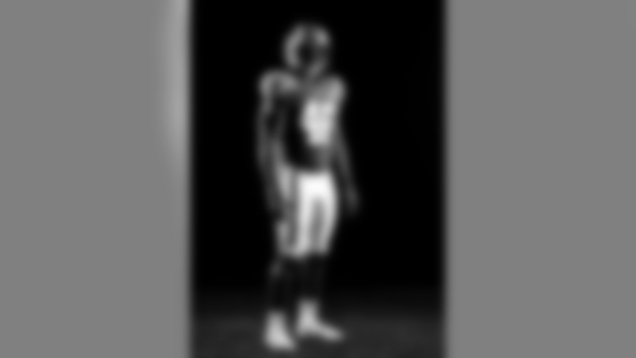 46 Neville Hewitt (LB)