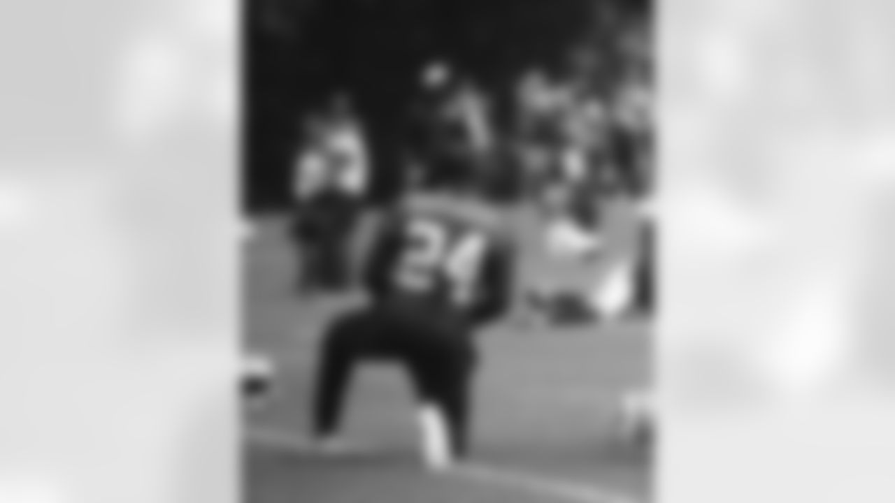 CB Darrelle Revis