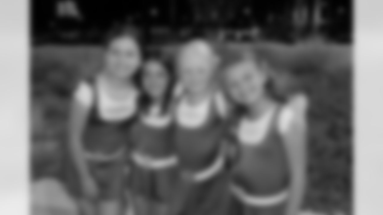 2011 Preseason Week 4 Jets vs Eagles Junior Flight Crew Photos