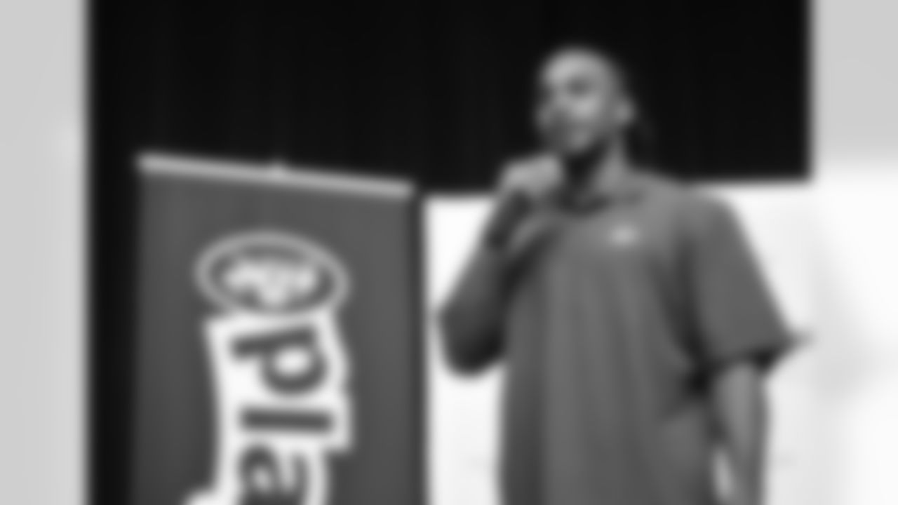 NFL Play 60 Challenge: Wilson and Dixon Inspire Local Kids
