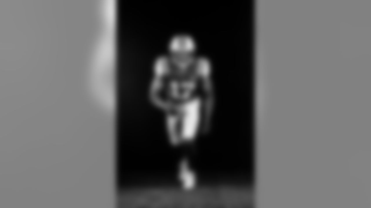 17 Charone Peake (WR)