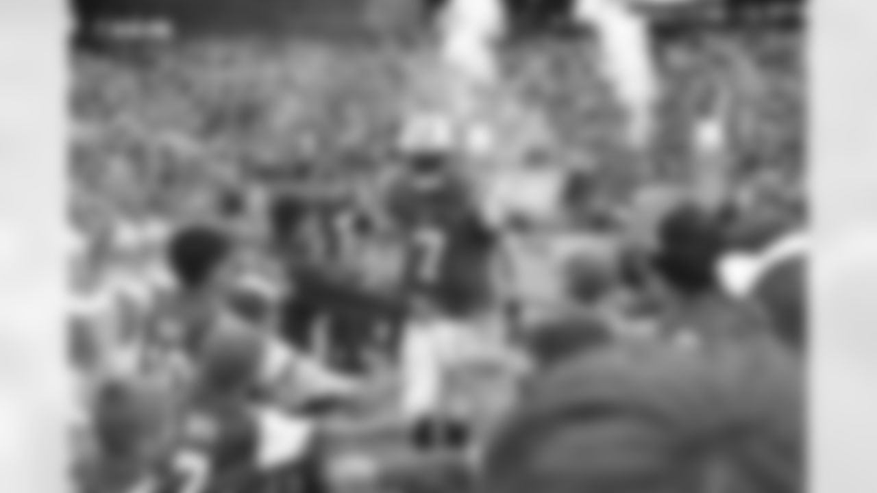 Smith highfives cheering fans before the Jets take on the Steelers at MetLife Stadium