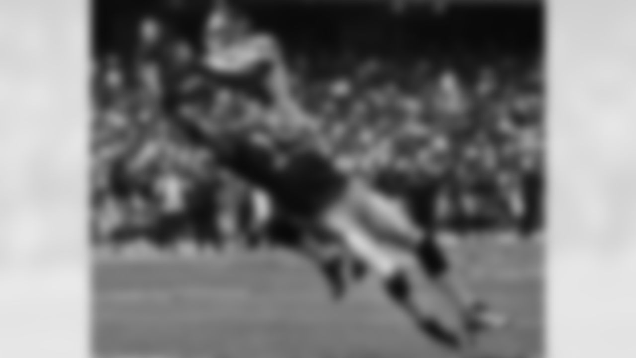 Another WR Visits Revis Island as No. 24 Making a Diving INT in Oakland in 2009