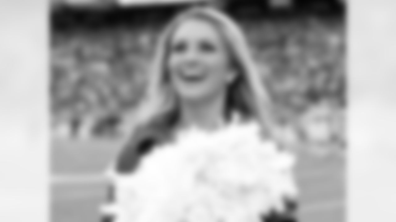 Jennifer 2009 Flight Crew Member Photos