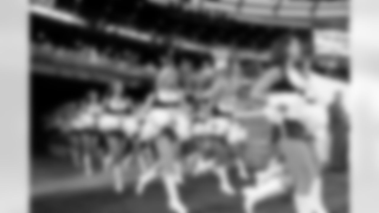 2011 Preseason Week 4 Jets vs Eagles Junior Flight Crew Photos